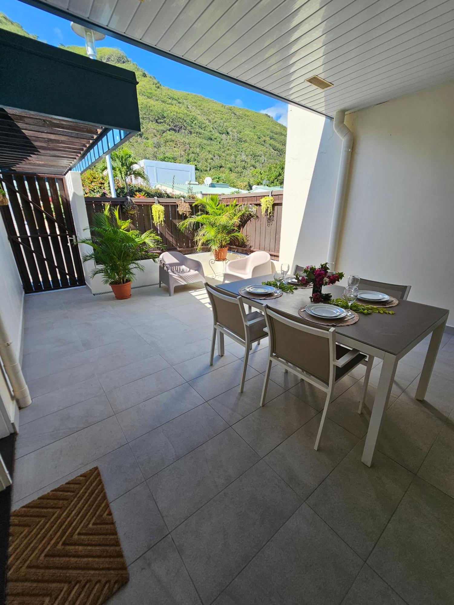 Cozy House In A Private Complex Villa Paea Exterior photo