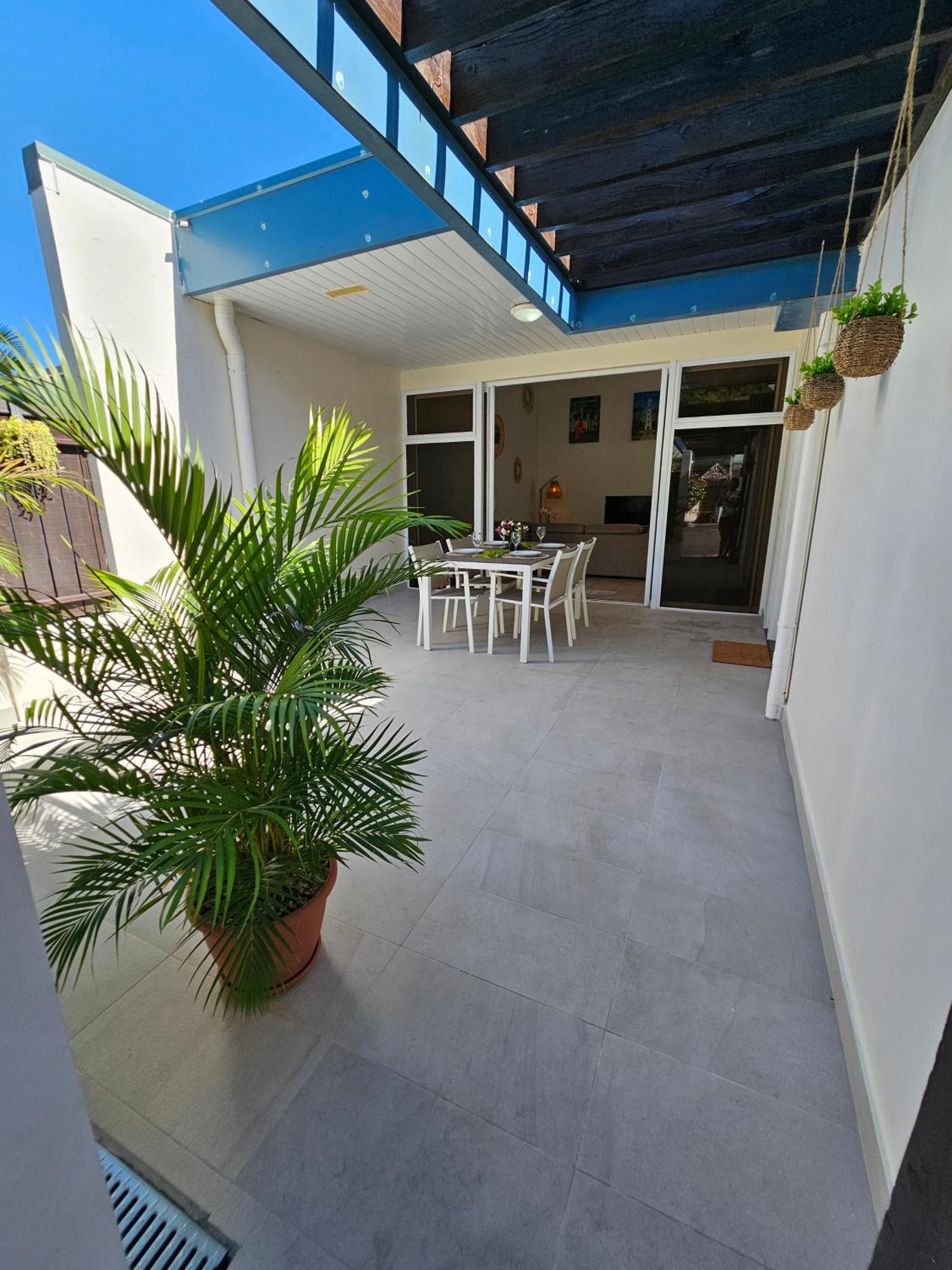 Cozy House In A Private Complex Villa Paea Exterior photo