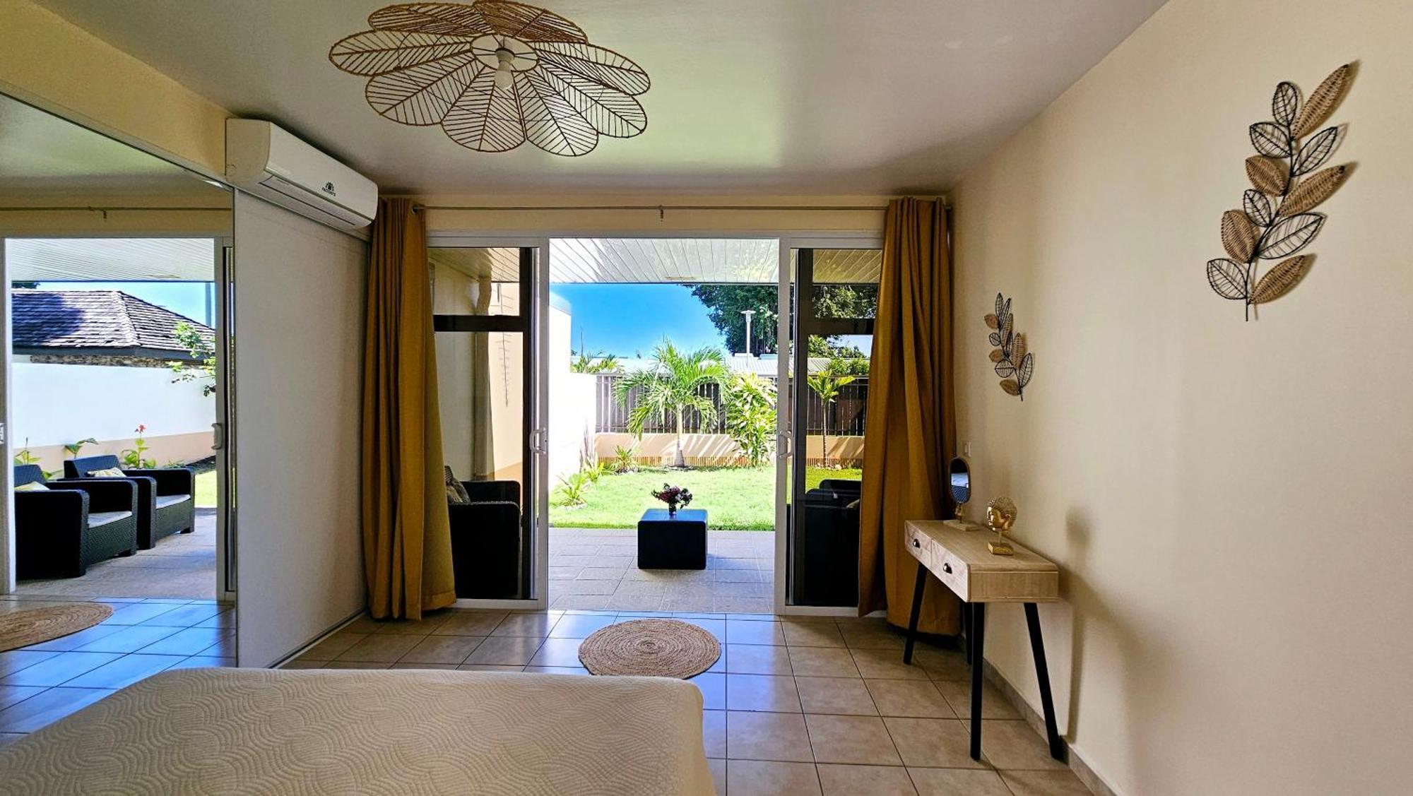 Cozy House In A Private Complex Villa Paea Exterior photo