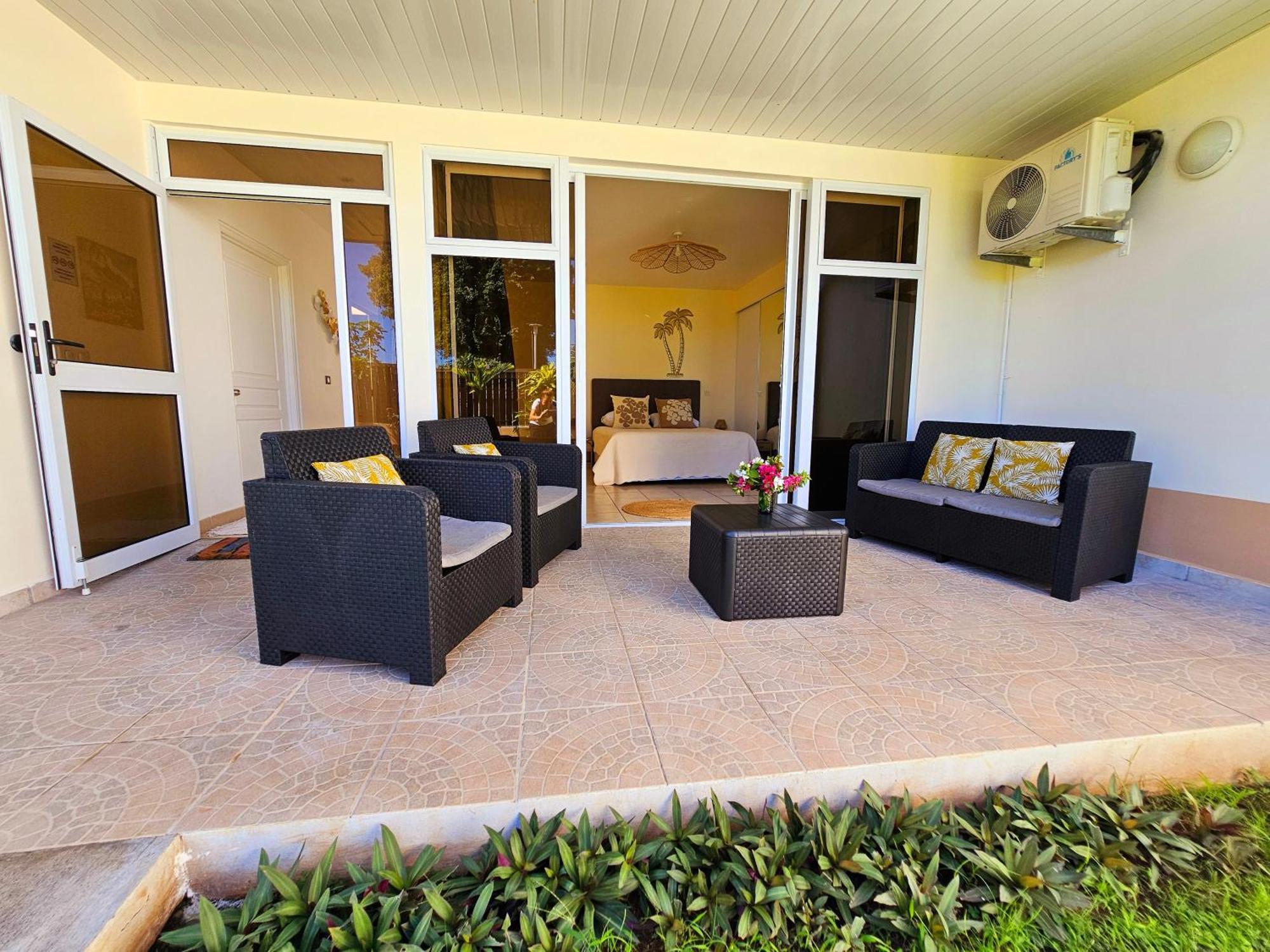 Cozy House In A Private Complex Villa Paea Exterior photo